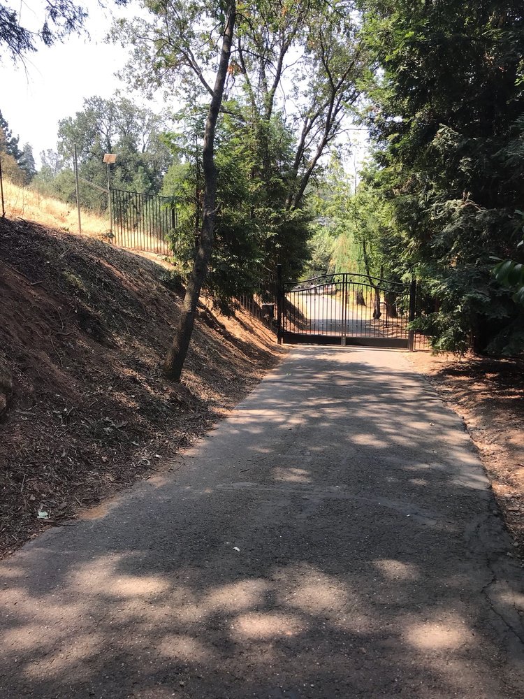 this is a picture of driveway gate in Broomfield, CO