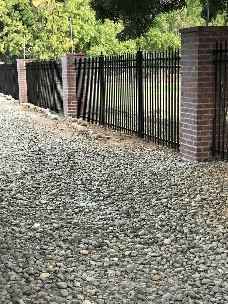 an image of Broomfield privacy fence installation
