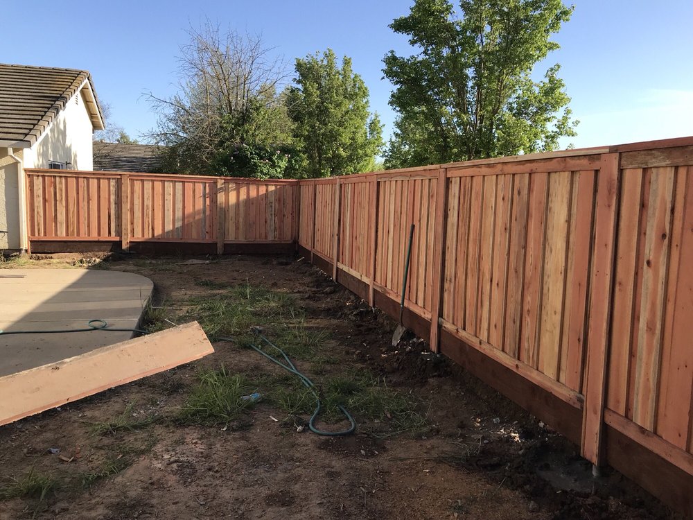 this is a picture of Broomfield pine fence